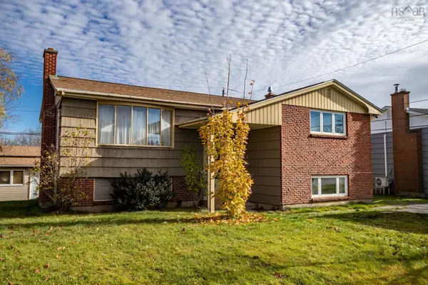 15 Hollyoake Ln, Cole Harbour, NS B2V 1L6