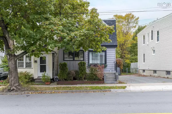 2508 Oxford St, Halifax Peninsula, NS B3L 2T4