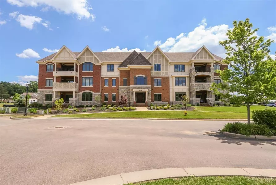 9506 Park Manor Blvd #102, Blue Ash, OH 45242