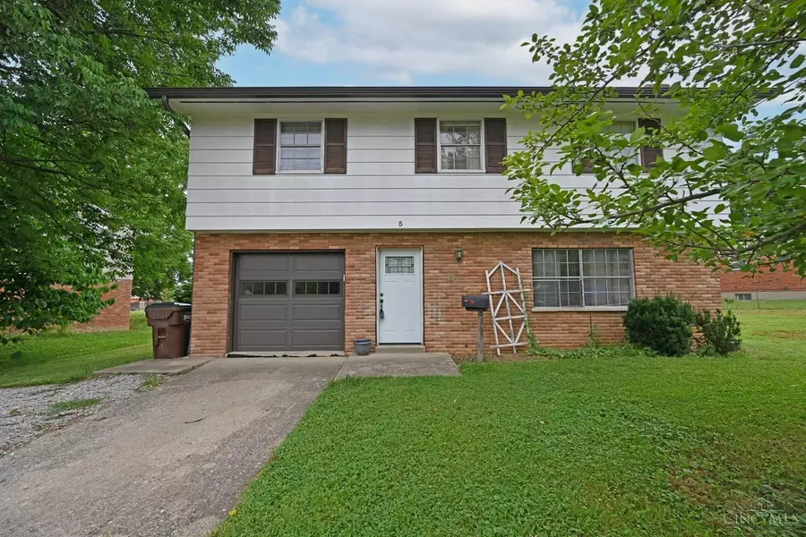 5 Crestview Dr, Milford, OH 45150