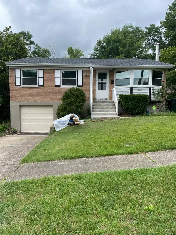 2781 Pickmeier Ln, Cincinnati, OH 45211