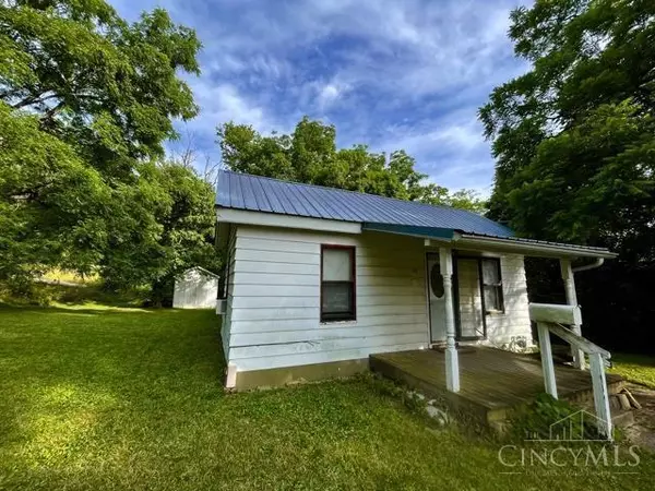 300 McGuire Ln, Reading, OH 45215