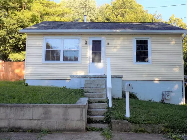 498 Valley View Dr, South Lebanon, OH 45065