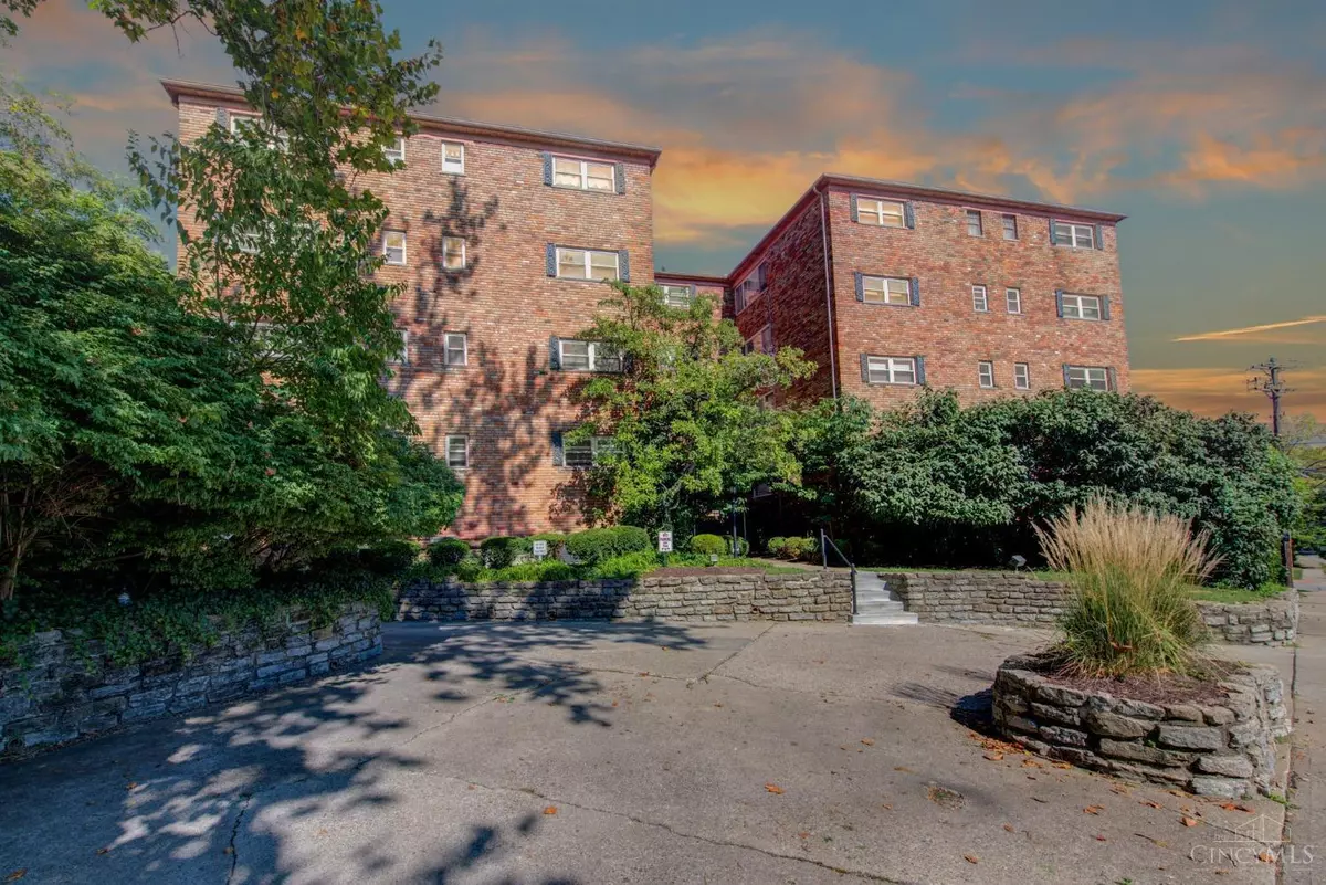 Cincinnati, OH 45208,2270 Madison Rd #4D