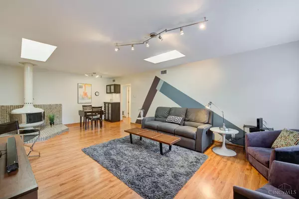 Cincinnati, OH 45208,2270 Madison Rd #4D
