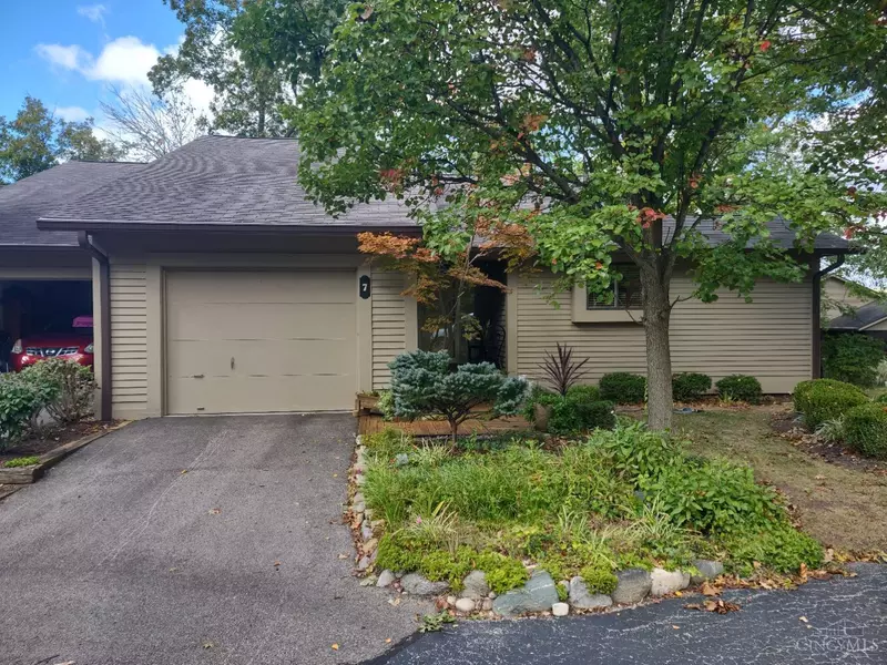 7 Hickory View Ln, Milford, OH 45150