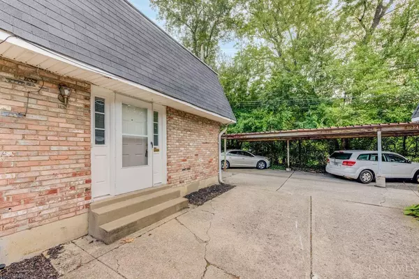 6110 Ridgeacres Dr #B, Golf Manor, OH 45237