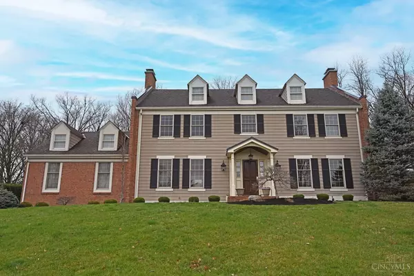 13 Trailbridge Dr, Blue Ash, OH 45241