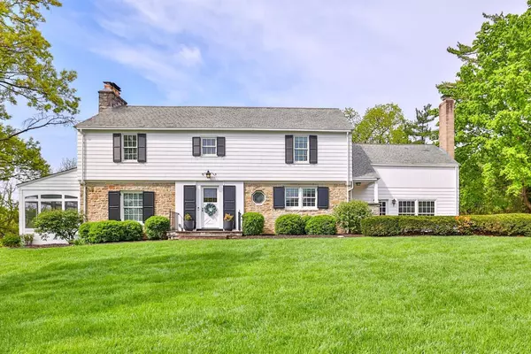 337 Compton Hills Dr, Wyoming, OH 45215