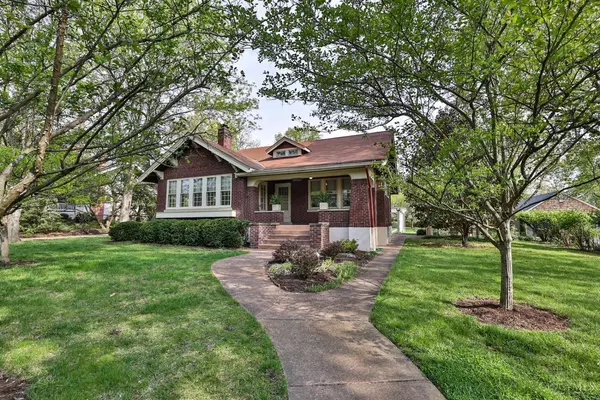 60 Oliver Rd, Wyoming, OH 45215