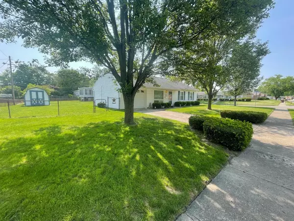 1080 Bishop Dr, West Carrollton, OH 45449