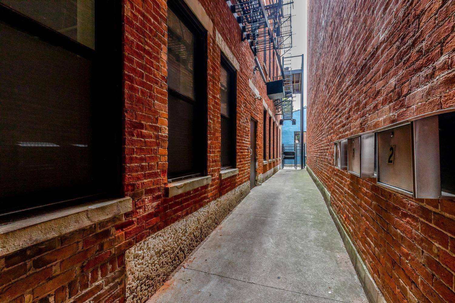 Cincinnati, OH 45202,1418 Race St #3