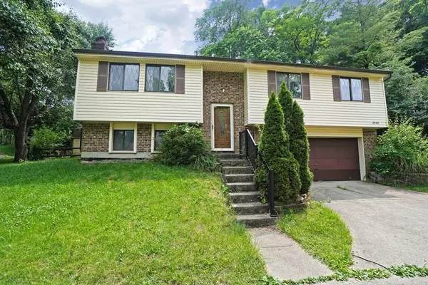 2622 Hunt Rd, Reading, OH 45236