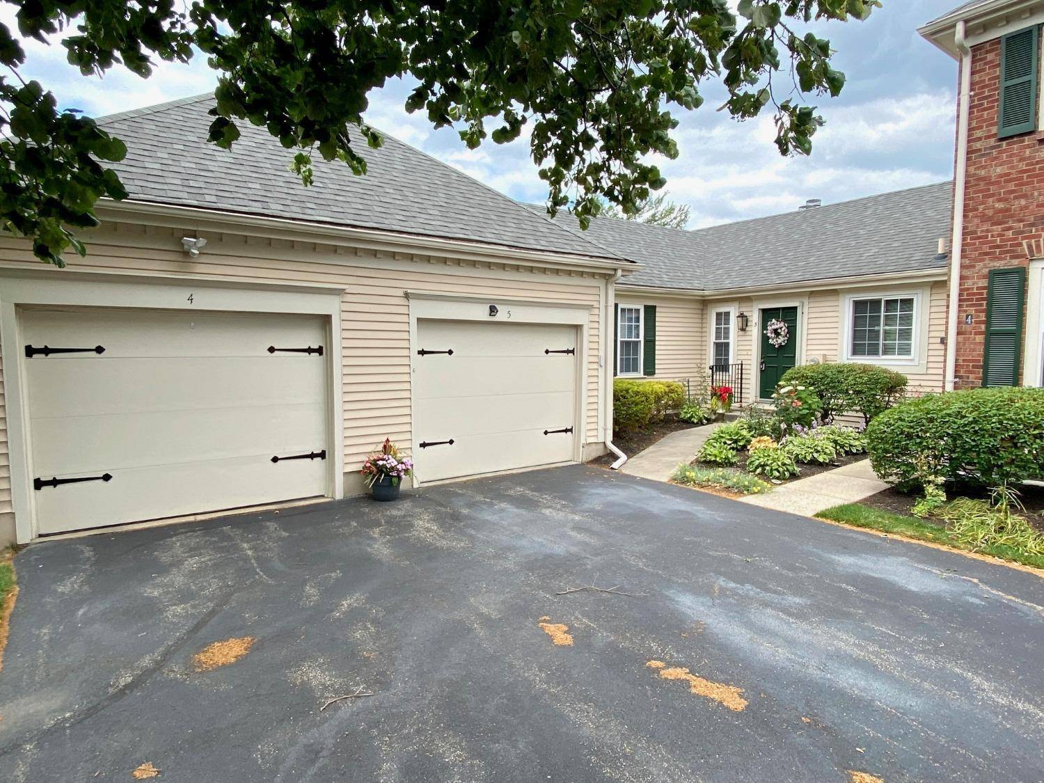 5 E Stonington Dr, Fairfield, OH 45014
