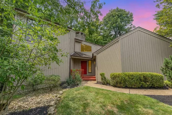 10706 Escondido Dr, Montgomery, OH 45249