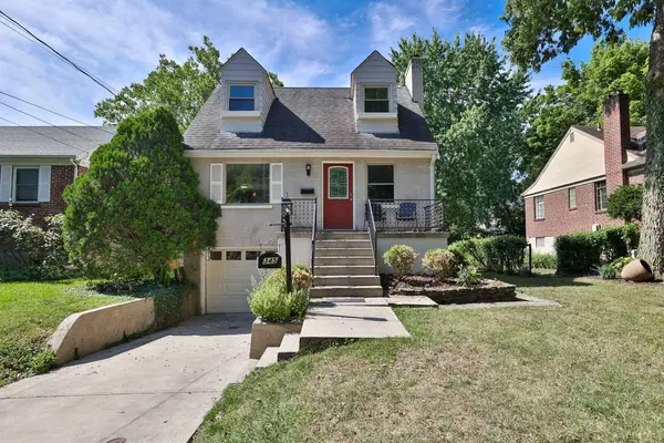 345 Waverly Ave, Wyoming, OH 45215