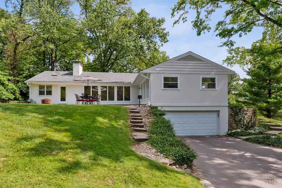 554 Reily Rd, Wyoming, OH 45215