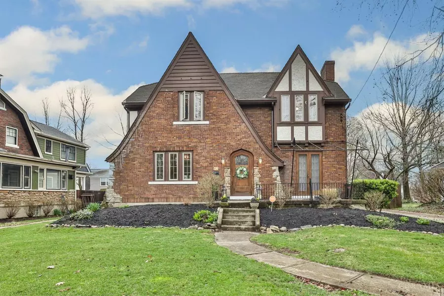 40 Burns Ave, Wyoming, OH 45215