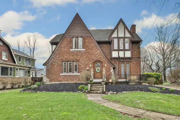 40 Burns Ave, Wyoming, OH 45215