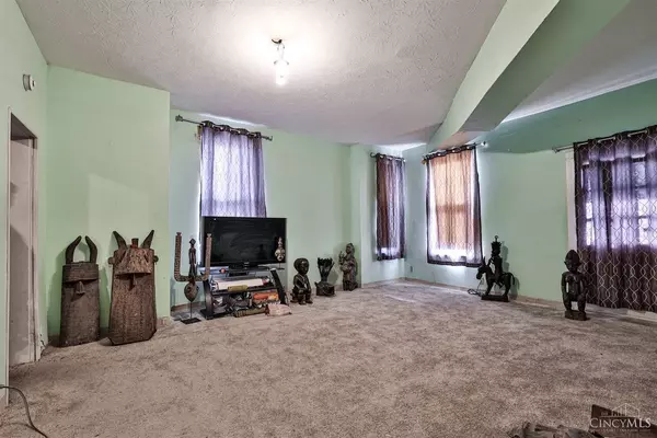 Cincinnati, OH 45227,5720 Madison Rd