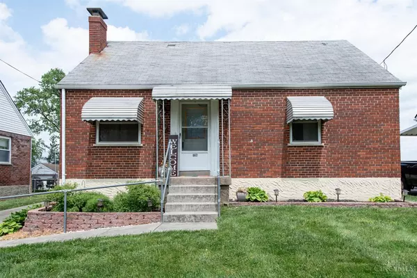 736 Maple Dr, Reading, OH 45215