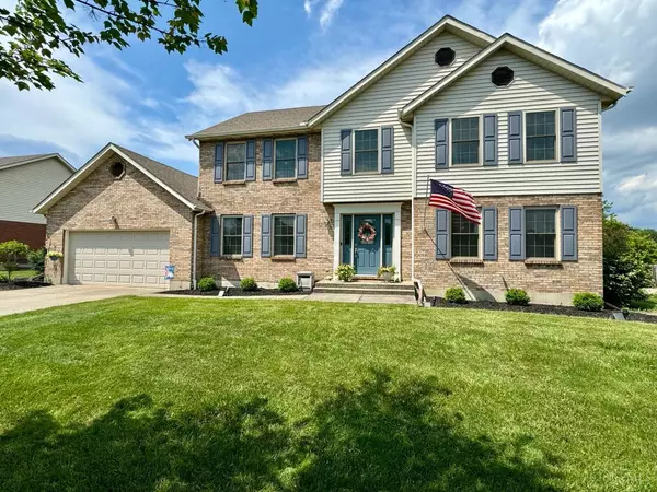 8262 Fox Knoll Dr, West Chester, OH 45069