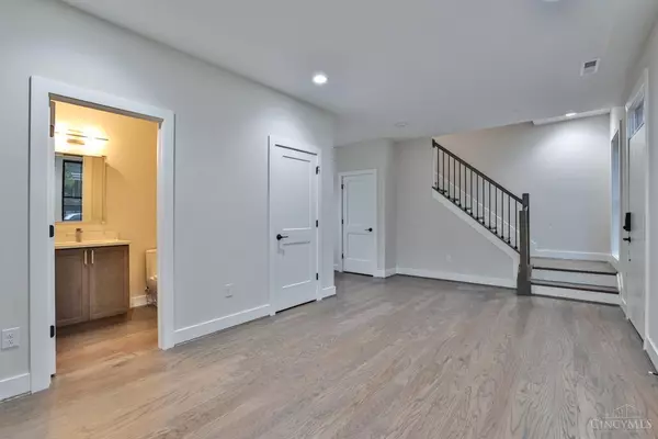 Cincinnati, OH 45209,2916 Robertson Ave