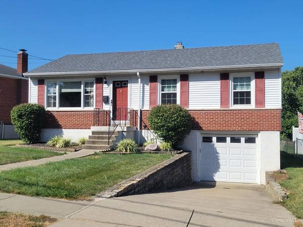 3371 Moonridge Dr, Green Twp, OH 45248