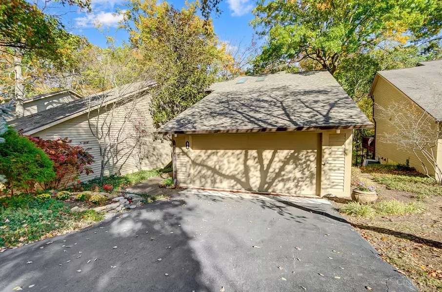 34 Big Oak Ln, Milford, OH 45150