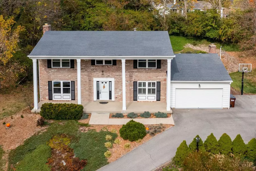 328 Ardon Ln, Wyoming, OH 45215