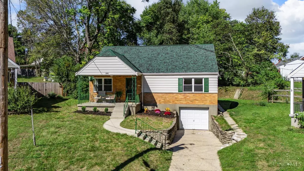 1099 Belvoir Ln, Cincinnati, OH 45238