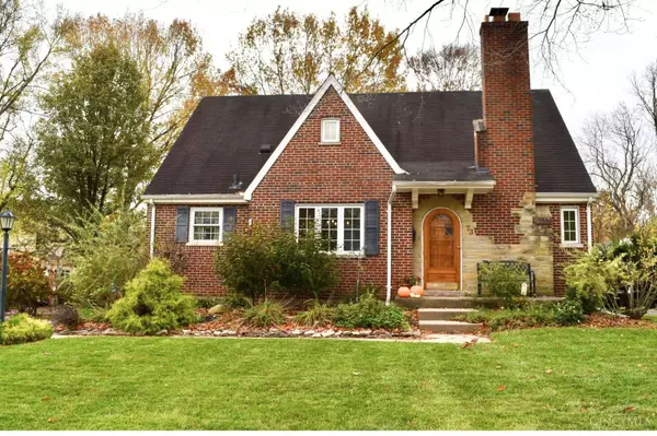 73 Ritchie Ave, Wyoming, OH 45215