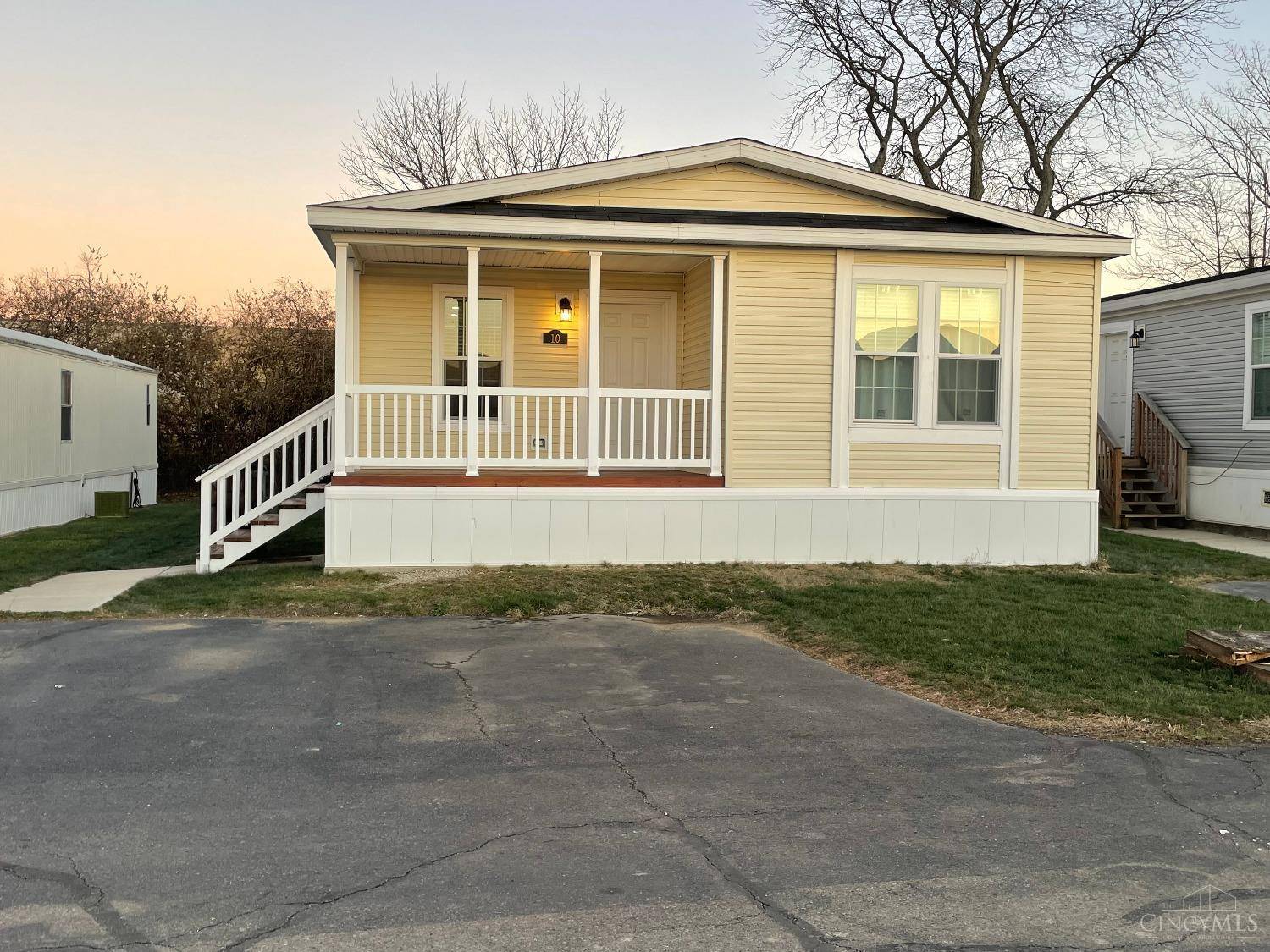 10 Stonewall Dr, West Chester, OH 45069