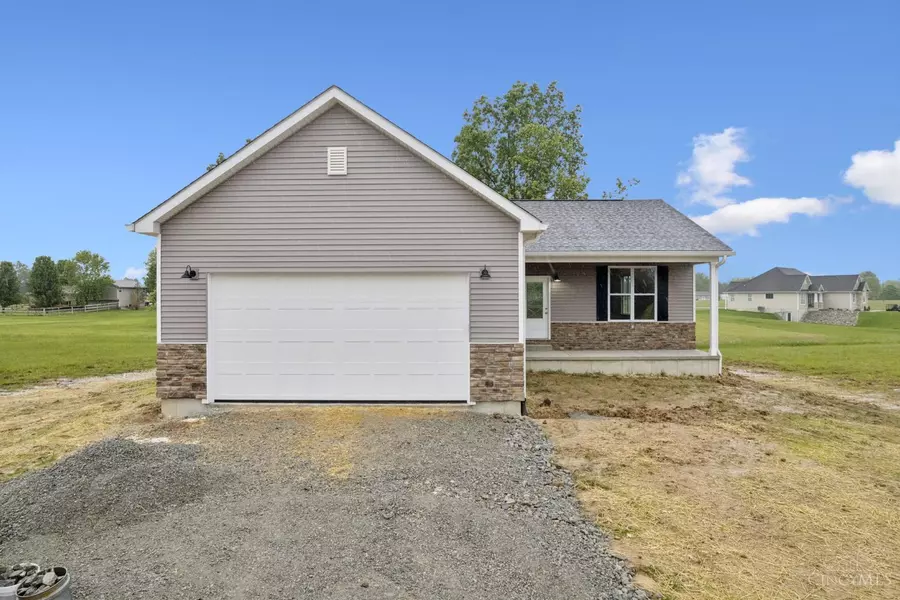 3376 Black Hawk Dr, Franklin Twp, OH 45171