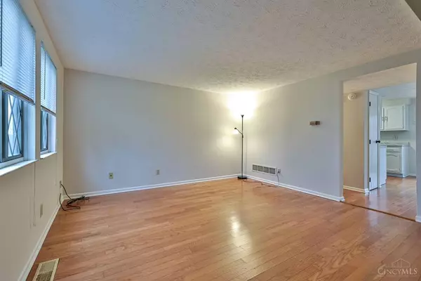 West Chester, OH 45069,7513 Old English Dr #222