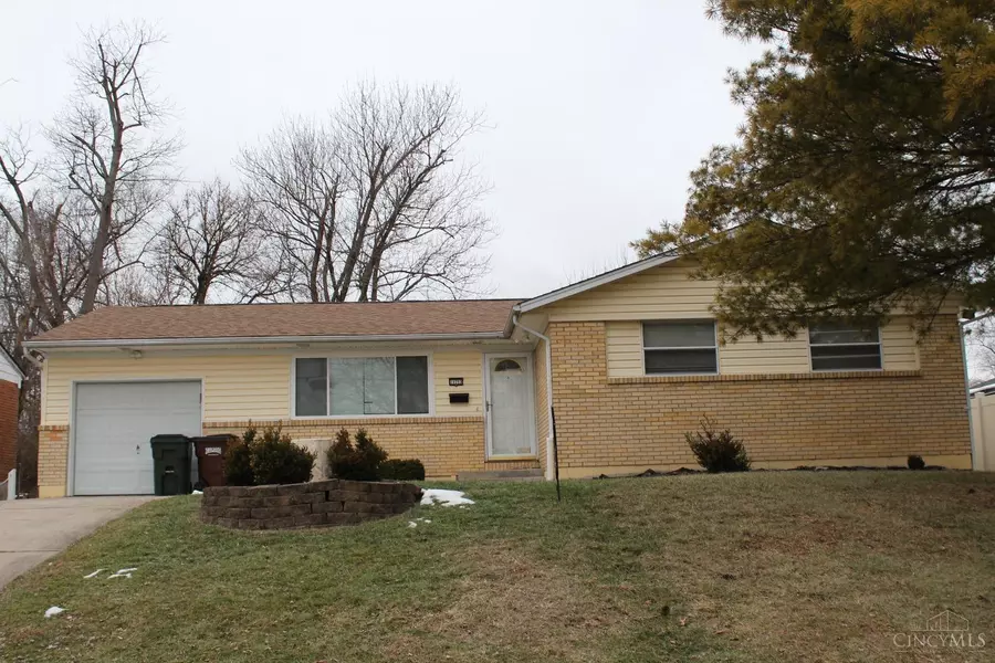 11713 Harden Ct, Forest Park, OH 45240