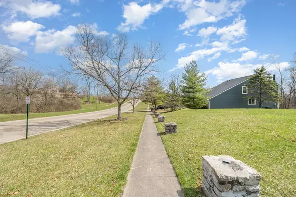 1013 Waycross Rd, Forest Park, OH 45240