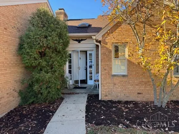 5263 Eaglesnest Dr #2, Green Twp, OH 45248