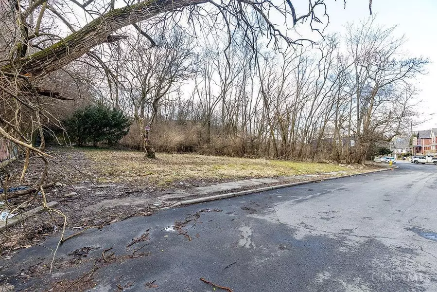 137 Valencia St, Cincinnati, OH 45219
