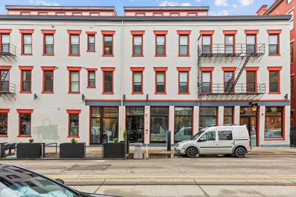 Cincinnati, OH 45202,5 W Twelfth St #1
