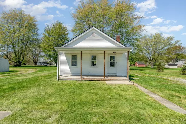 6 Walnut St, Mowrystown, OH 45155