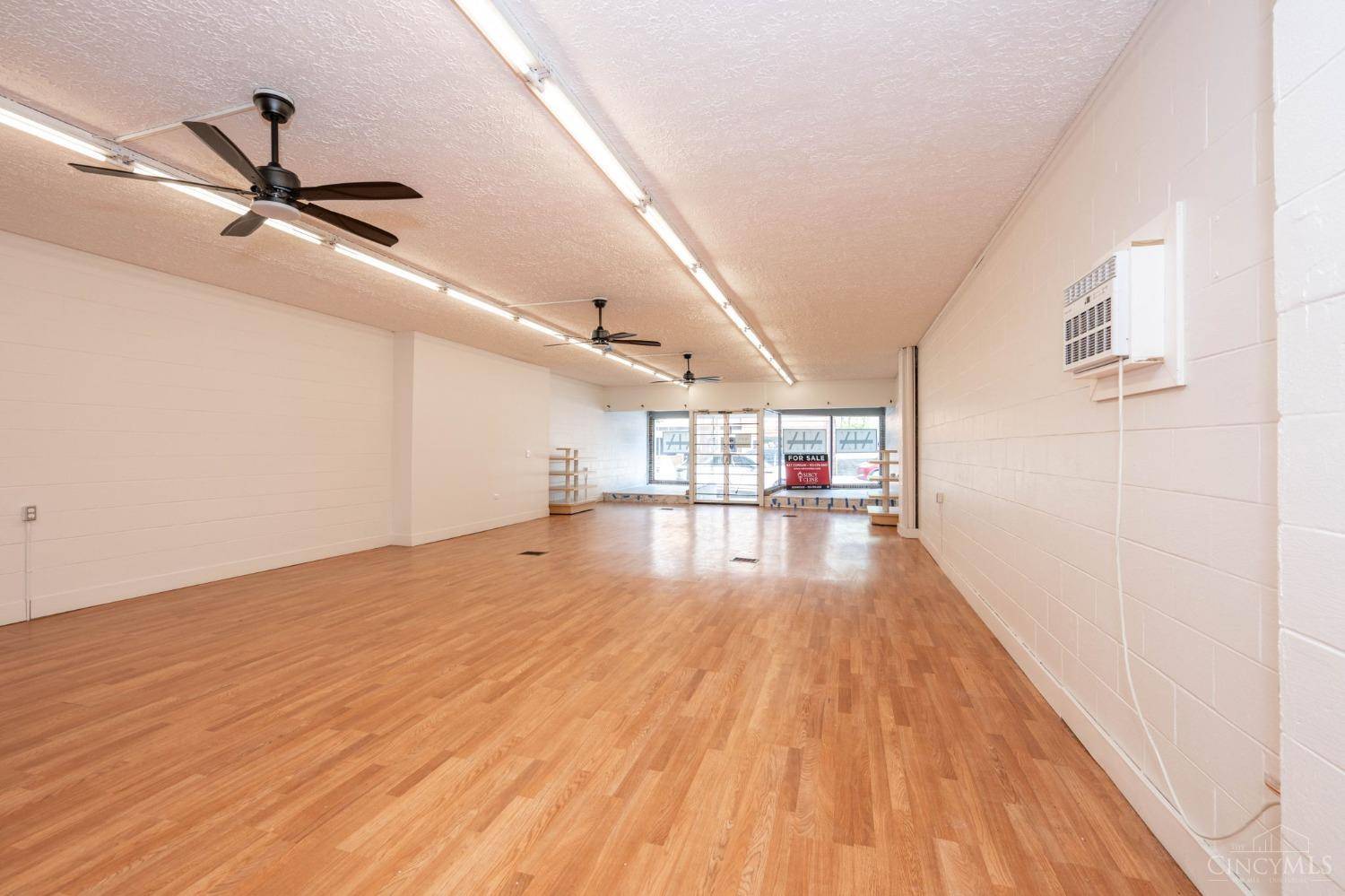 Elmwood Place, OH 45216,6011 Vine St