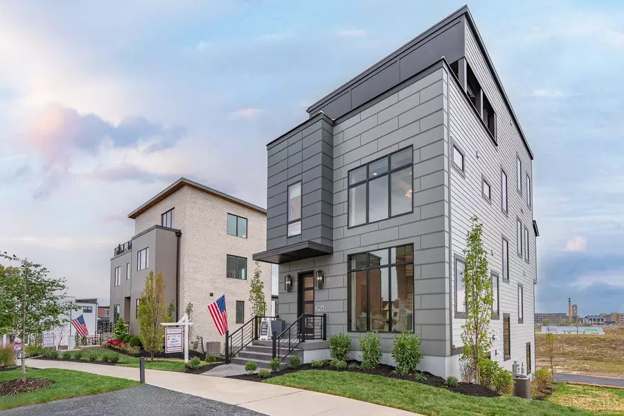 2926 Three Oaks Ln, Cincinnati, OH 45209