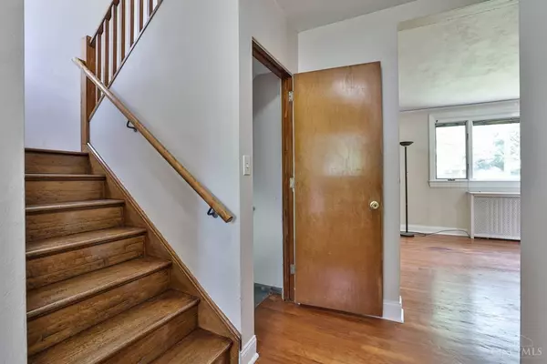 Greenhills, OH 45218,22 Avenell Ln