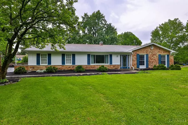 3155 S Whitetree Cir, Amberley, OH 45236