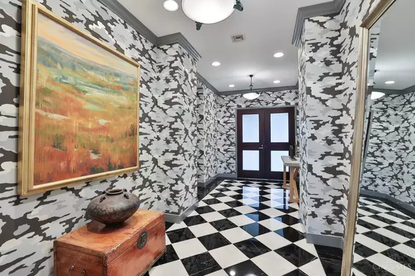 Cincinnati, OH 45206,1201 Edgecliff Pl #1182