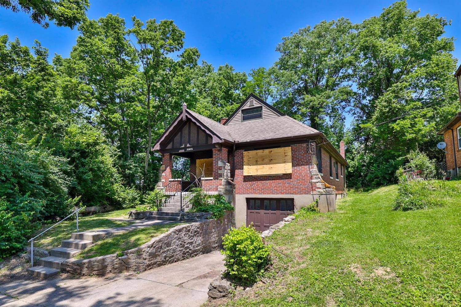 Cincinnati, OH 45238,5038 W High St