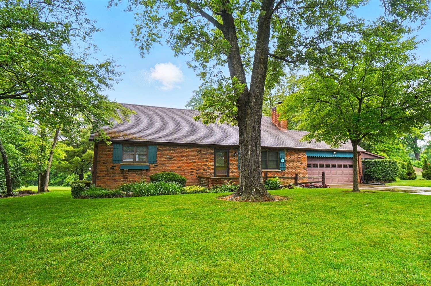 9447 Eastbrook Dr, West Chester, OH 45069