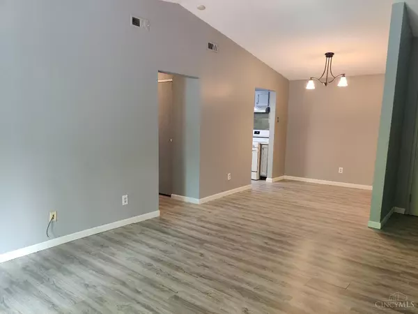 Cincinnati, OH 45220,521 W Martin Luther King Dr #29