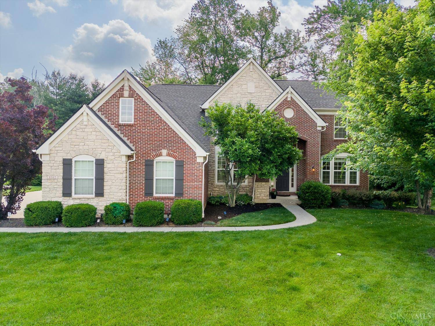 8562 Kempton Ln, Hamilton Twp, OH 45039